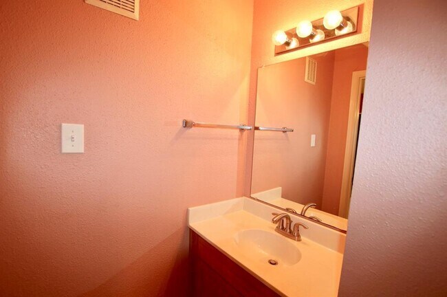 Building Photo - 3808 Landmark Dr