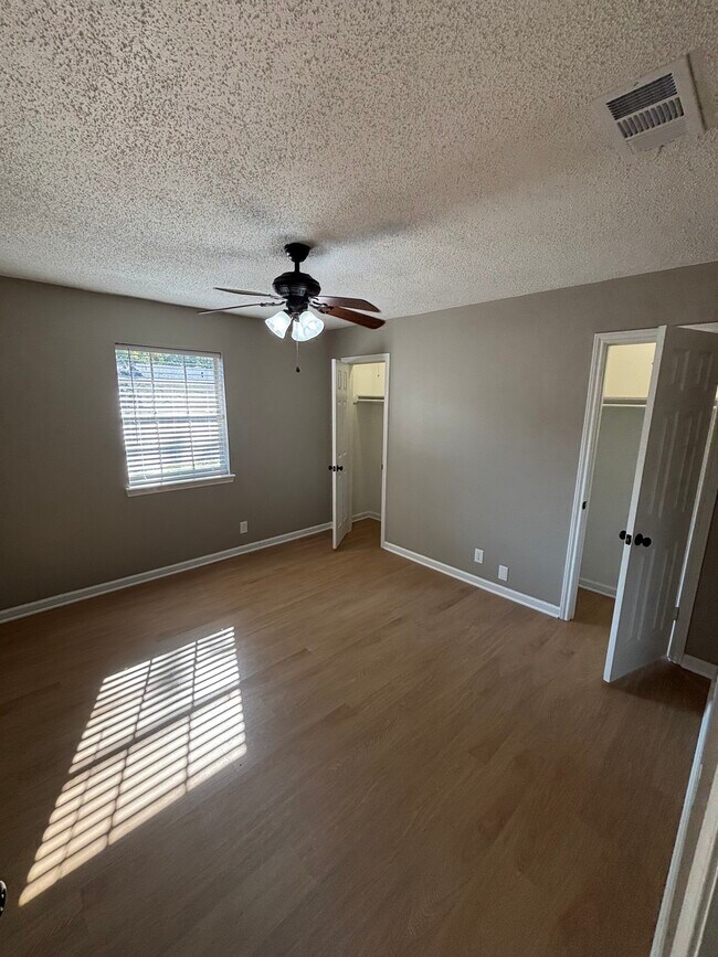 Building Photo - 4316 Aberdeen Dr