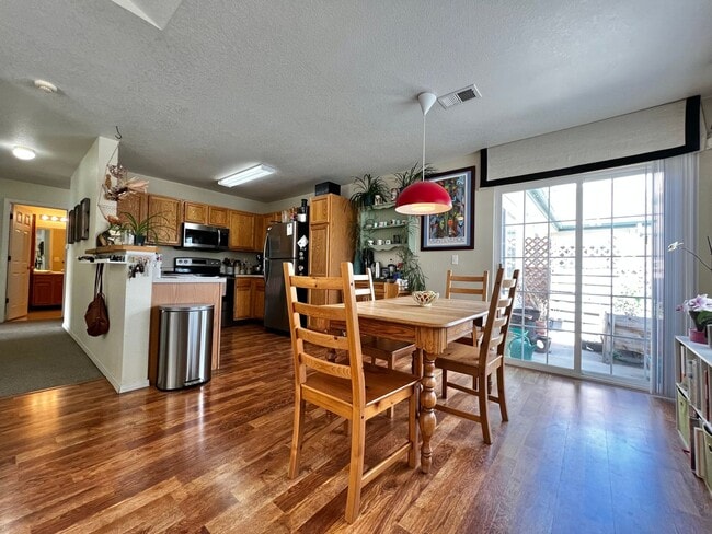 Building Photo - 3 bedroom 2 bathroom Condo in West Fort Co...
