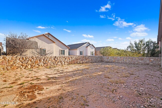 Building Photo - 3768 Loma Adriana