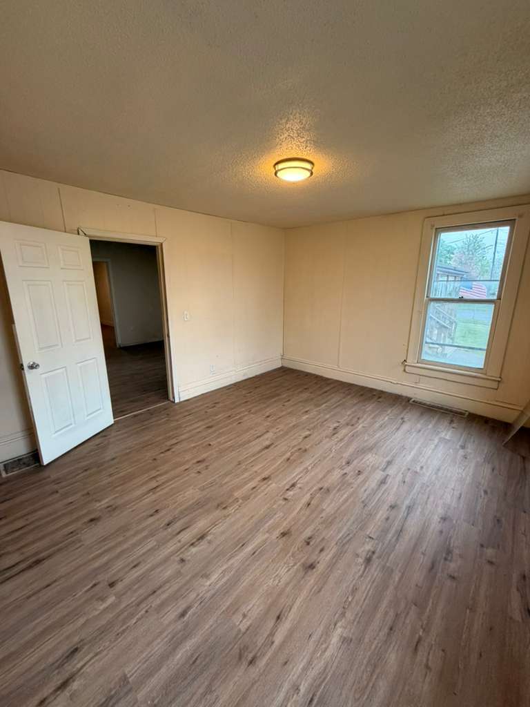 Building Photo - 252 3rd Ave