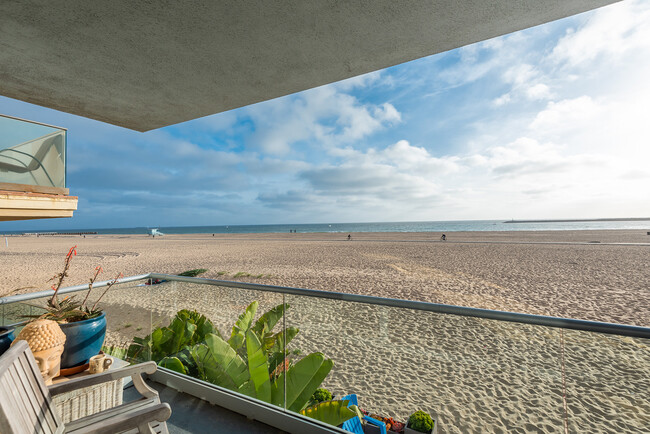 Building Photo - 6307 Ocean Front Walk