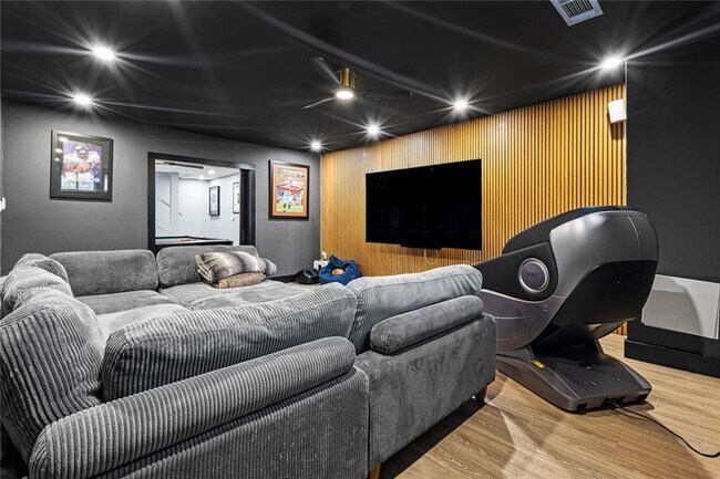 Building Photo - 915 Lost Forest Dr NW