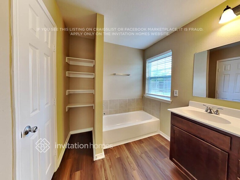 Building Photo - 15617 Gatsby Ln