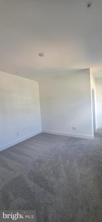 Building Photo - 1152 Broad Lk Dr