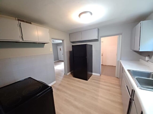 Building Photo - 10179 Bon Oak Dr