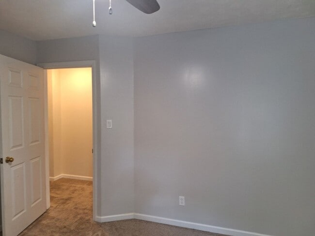 Building Photo - 4bd/3 bath located in desirable neighbor in Fox Den Subdivision in West Knoxville