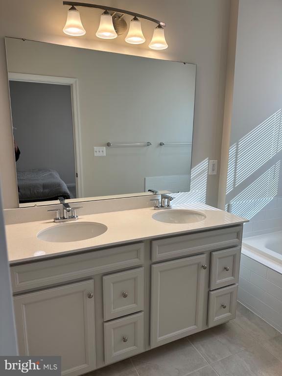 Building Photo - 4908 Dunhaven Dr