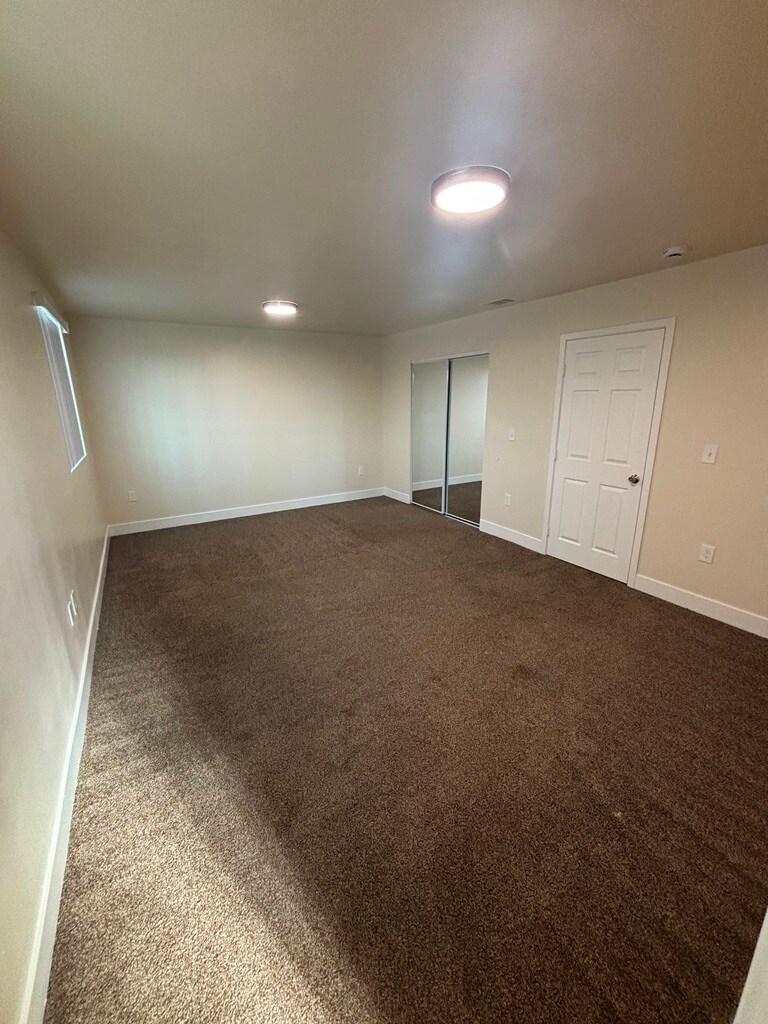 Building Photo - 156 E 119th St