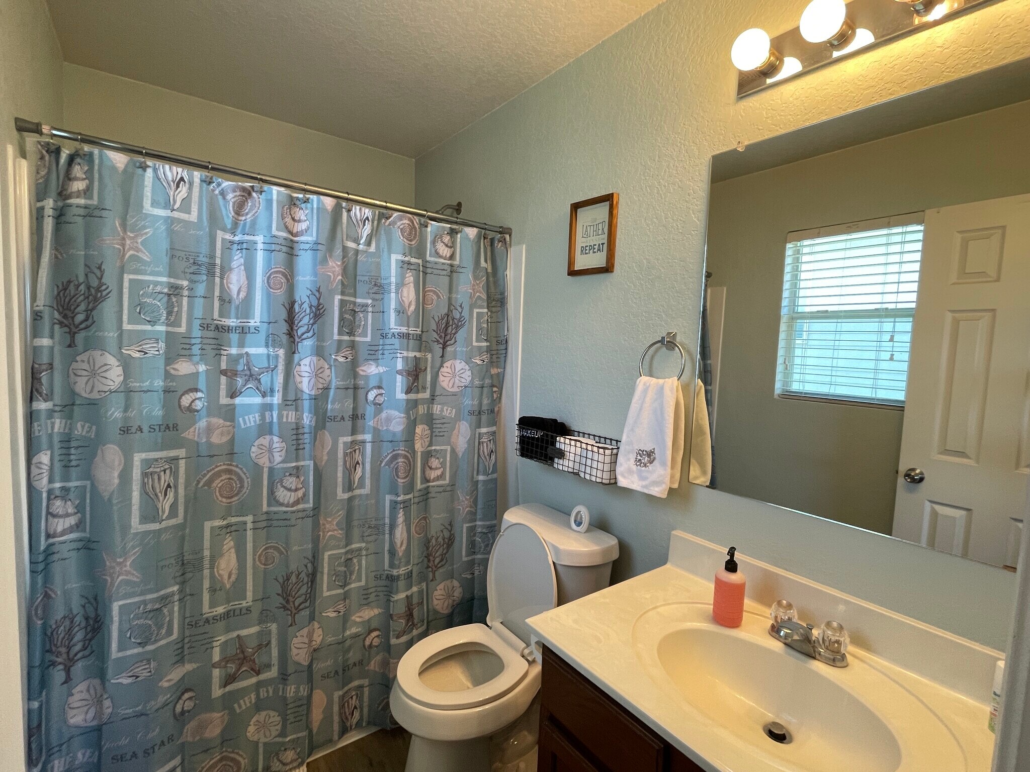 Private Bathroom - 10915 Rustic Cedar