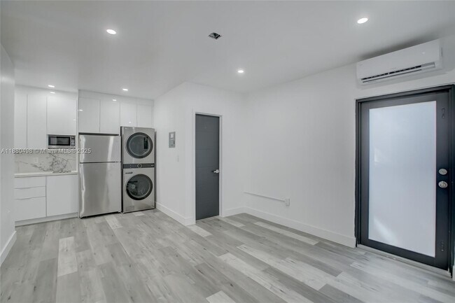 Primary Photo - 511 SW 15th St