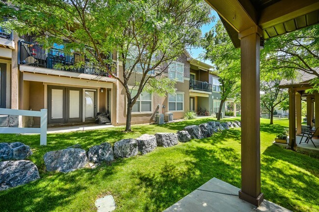 Building Photo - Stunning Row End Townhome In Excellent Loc...