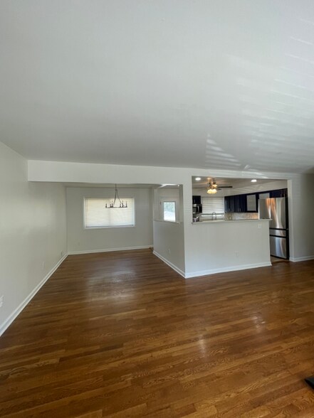 Building Photo - 5609 Dundalk Dr
