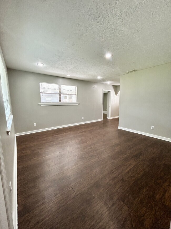 Building Photo - 6724 Zircon Dr