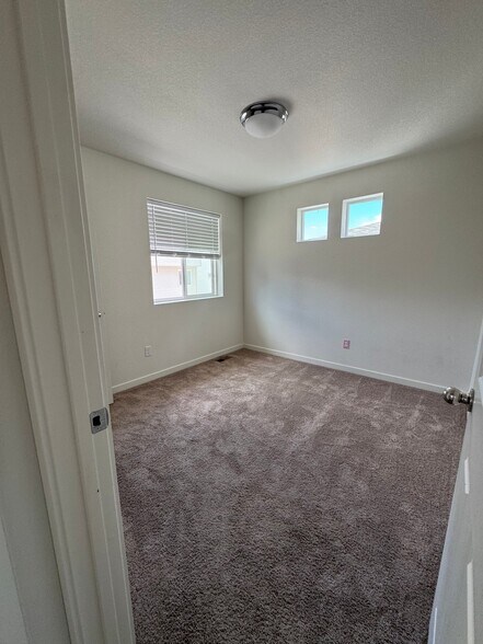 Building Photo - 5836 Thurless Ln