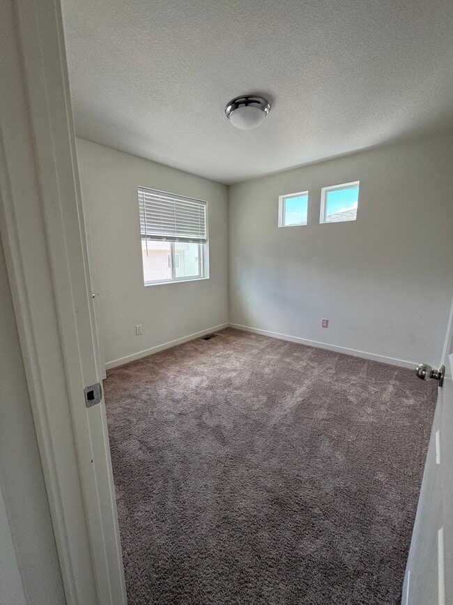 Building Photo - 5836 Thurless Ln