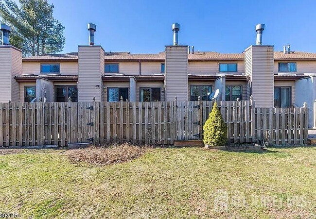 Building Photo - 86 Bayberry Dr
