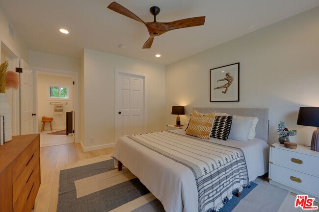 Building Photo - 3915 Coldwater Canyon Ave