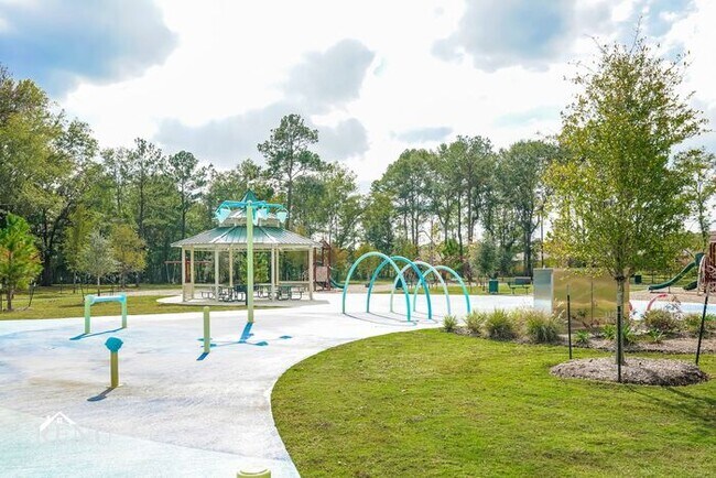 Building Photo - 10453 Sweetwater Creek Dr
