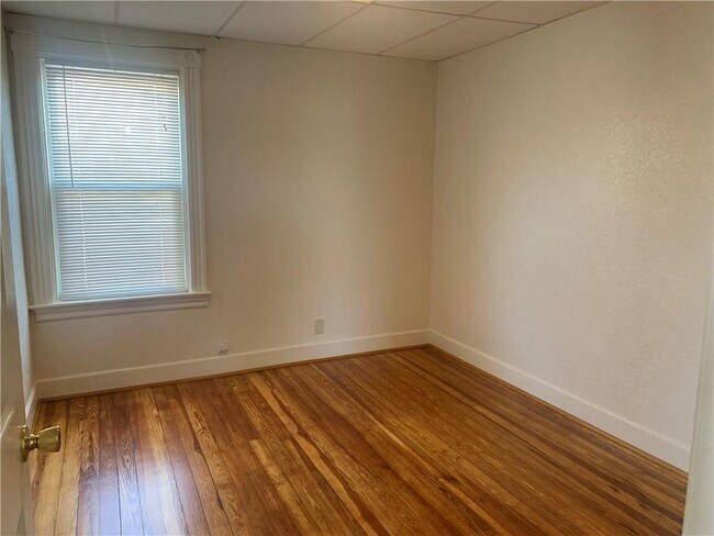 Building Photo - 37 Lyman Ave