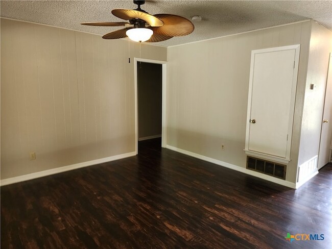 Building Photo - 1509 Ronstan Dr