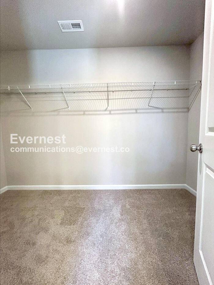 Building Photo - 2031 Darby View Ln