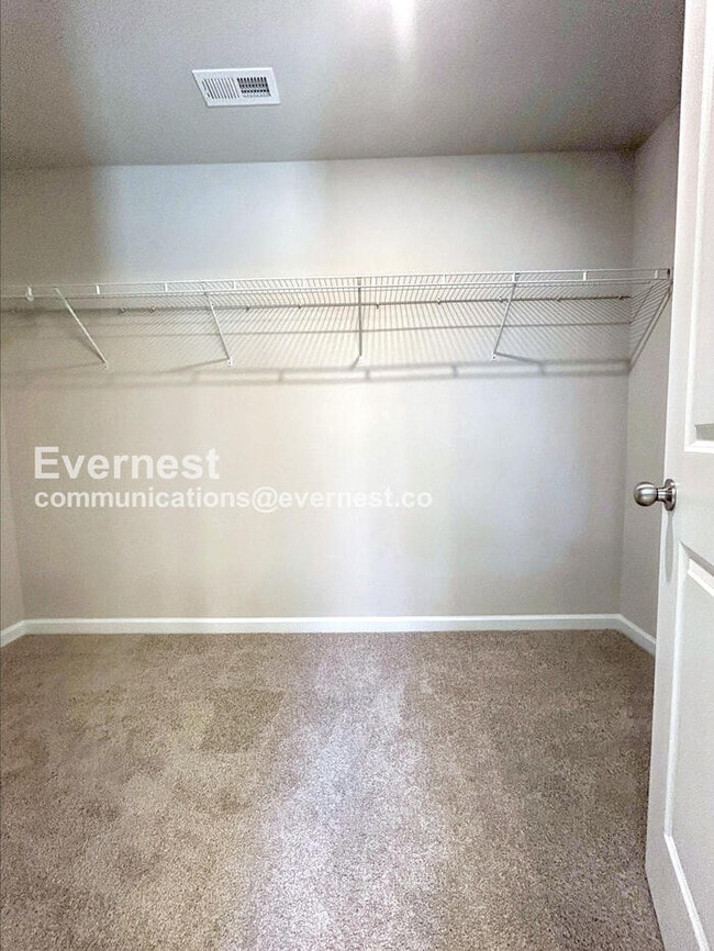 Building Photo - 2031 Darby View Ln