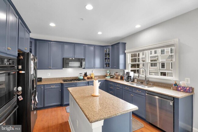 Building Photo - 92 Washington St