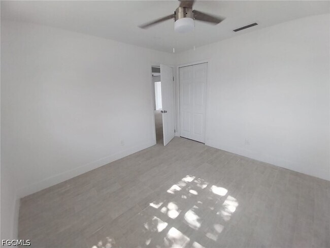 Building Photo - 317 Tarpon Dr