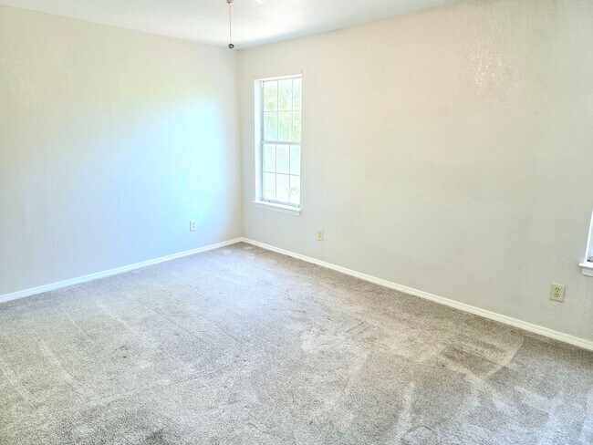 Building Photo - 3833 Kimberly Dr