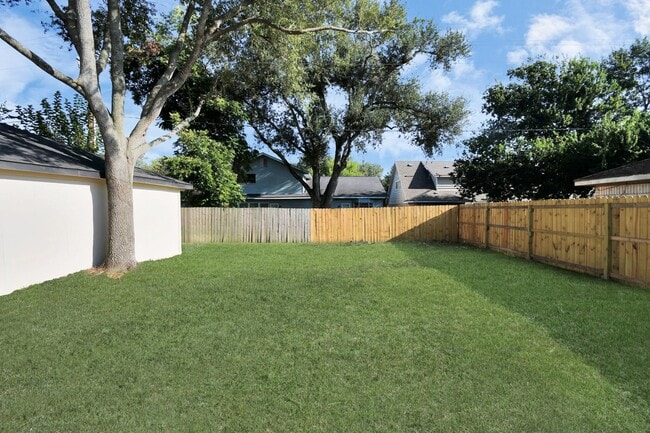 Building Photo - 7022 Castleview Ln