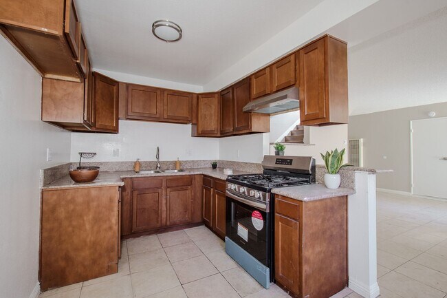 Building Photo - 2617-2619 E 17th St