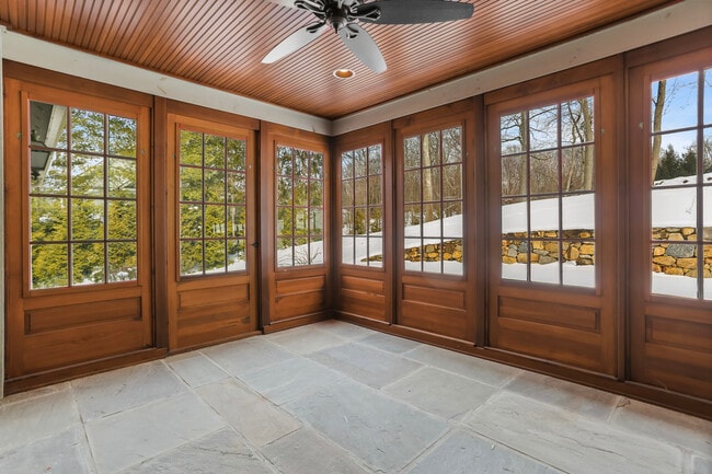 Building Photo - 11 Partrick Ln