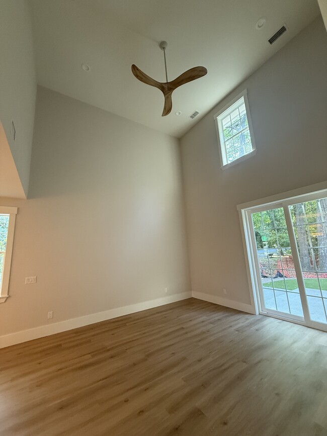 Building Photo - 209 Halyard Dr