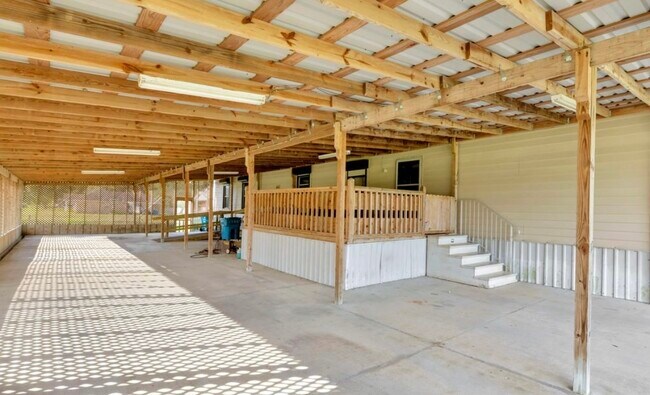 Building Photo - 1053 Pointe Claire Dr