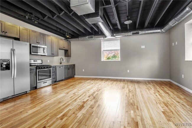 Building Photo - 126 E Niagara St