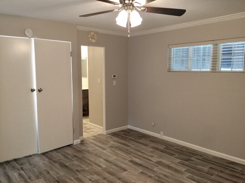 Building Photo - 3271 Sul Ross St