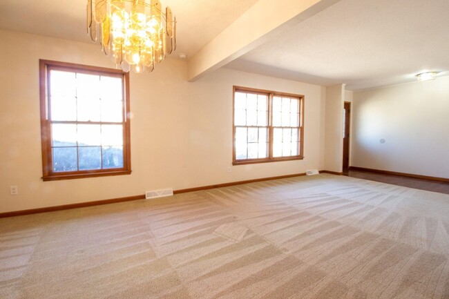 Building Photo - 4 Bed 3 Bath 2 Car Garage