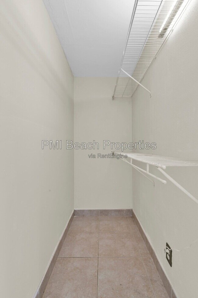Building Photo - 350 NE 29th St