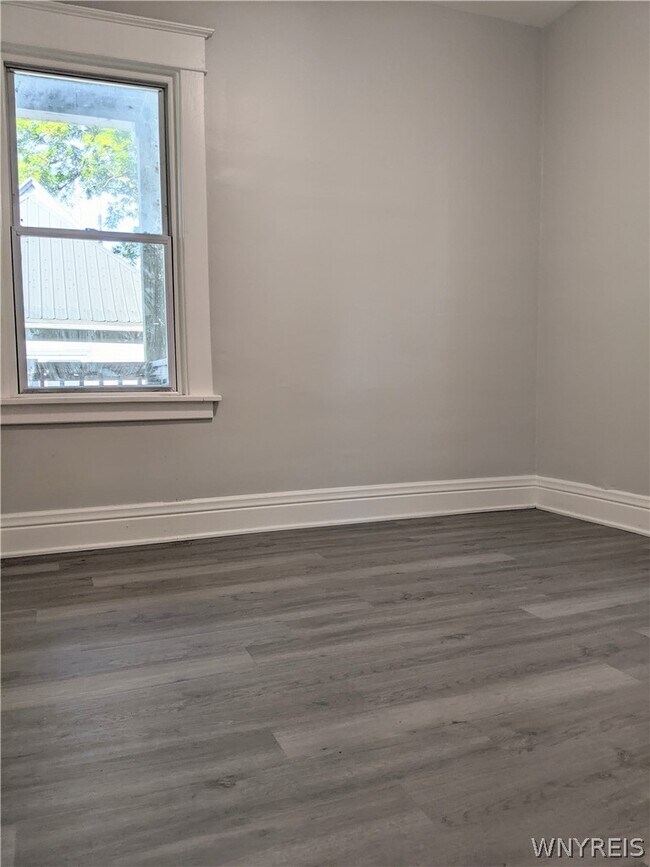 Building Photo - 2026 Hertel Ave
