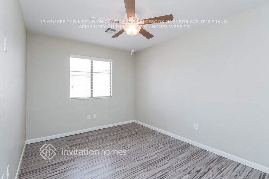 Building Photo - 1551 E Betsy Ln