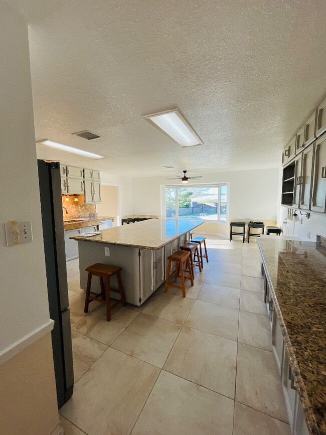 Building Photo - 6407 Los Altos Dr