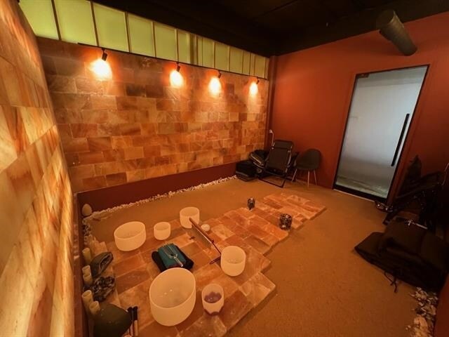 Building Photo - 190 Christopher Columbus Dr