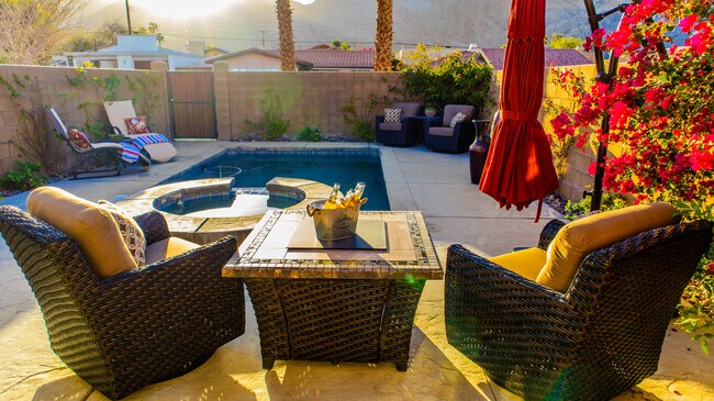 Building Photo - 53220 Avenida Navarro