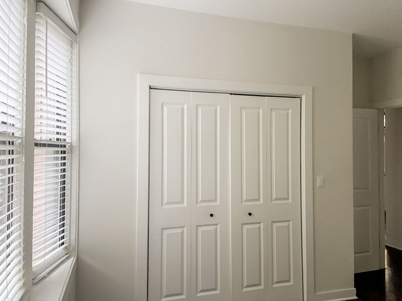 Building Photo - 1601 W Belle Plaine Ave