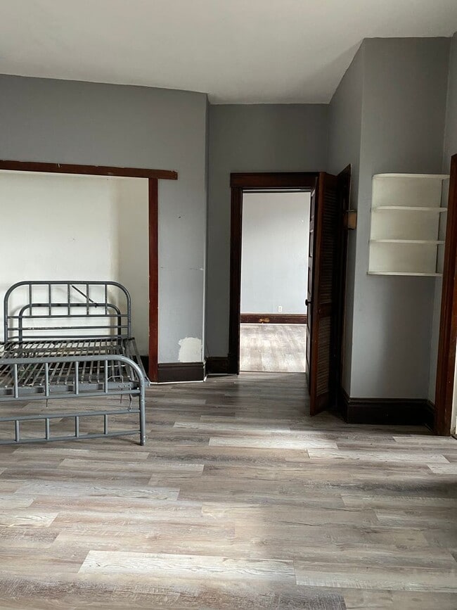 Building Photo - Nicely updated 1 BR