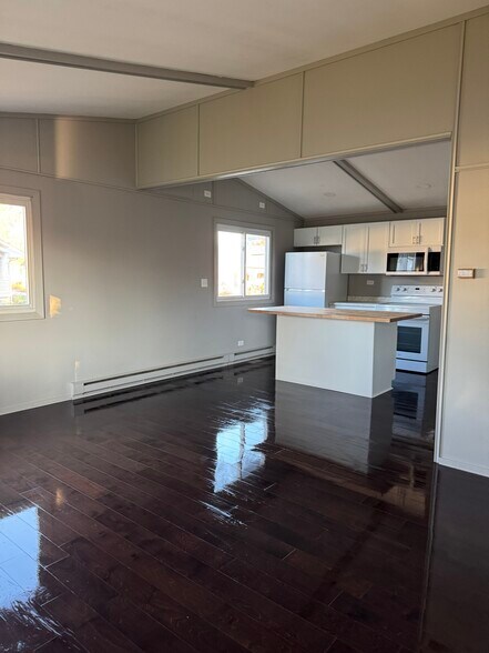 Building Photo - 502 E Emmons St