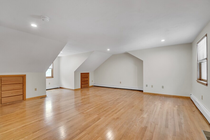Building Photo - 115 Rowe St