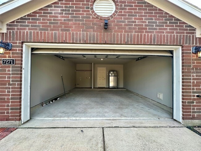 Building Photo - 7271 Caracara Dr