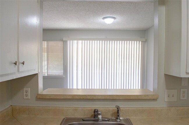 Building Photo - 8907 Parkfield Dr